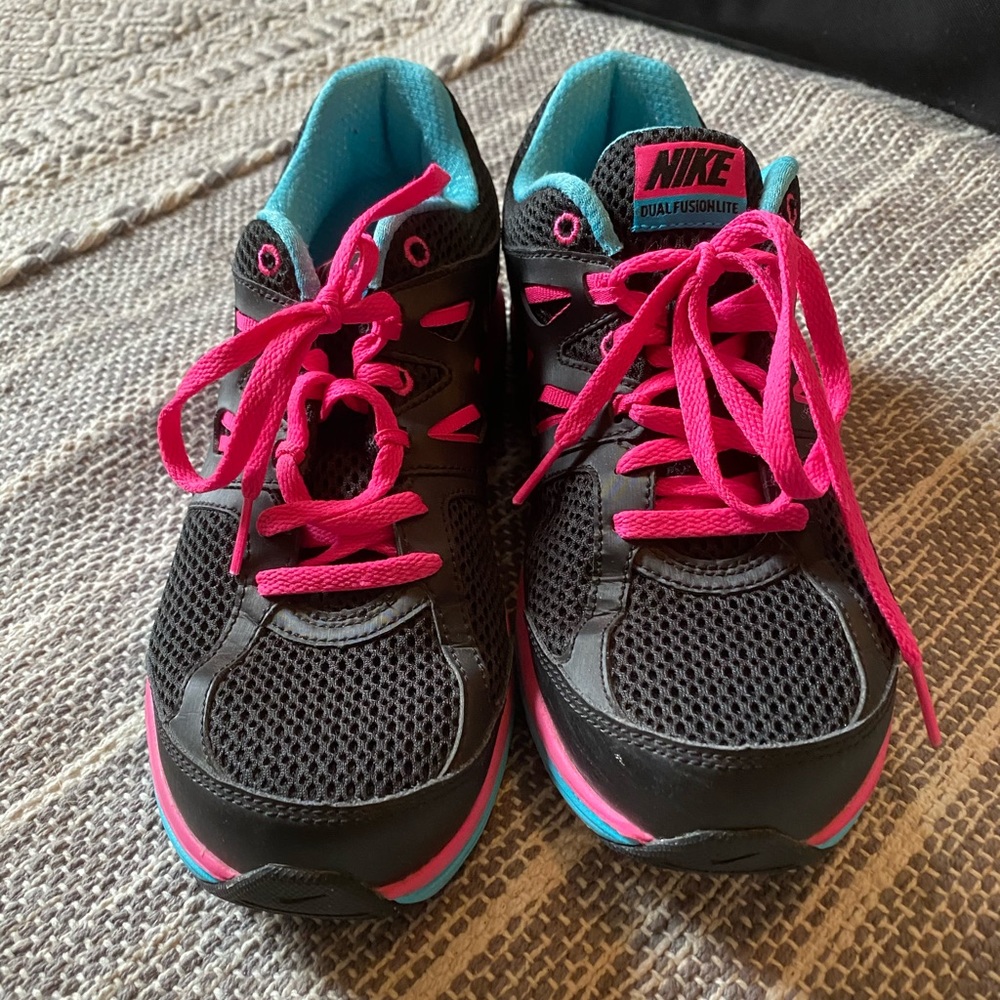 NIKE RUNNING SHOES - Picture 2 of 5